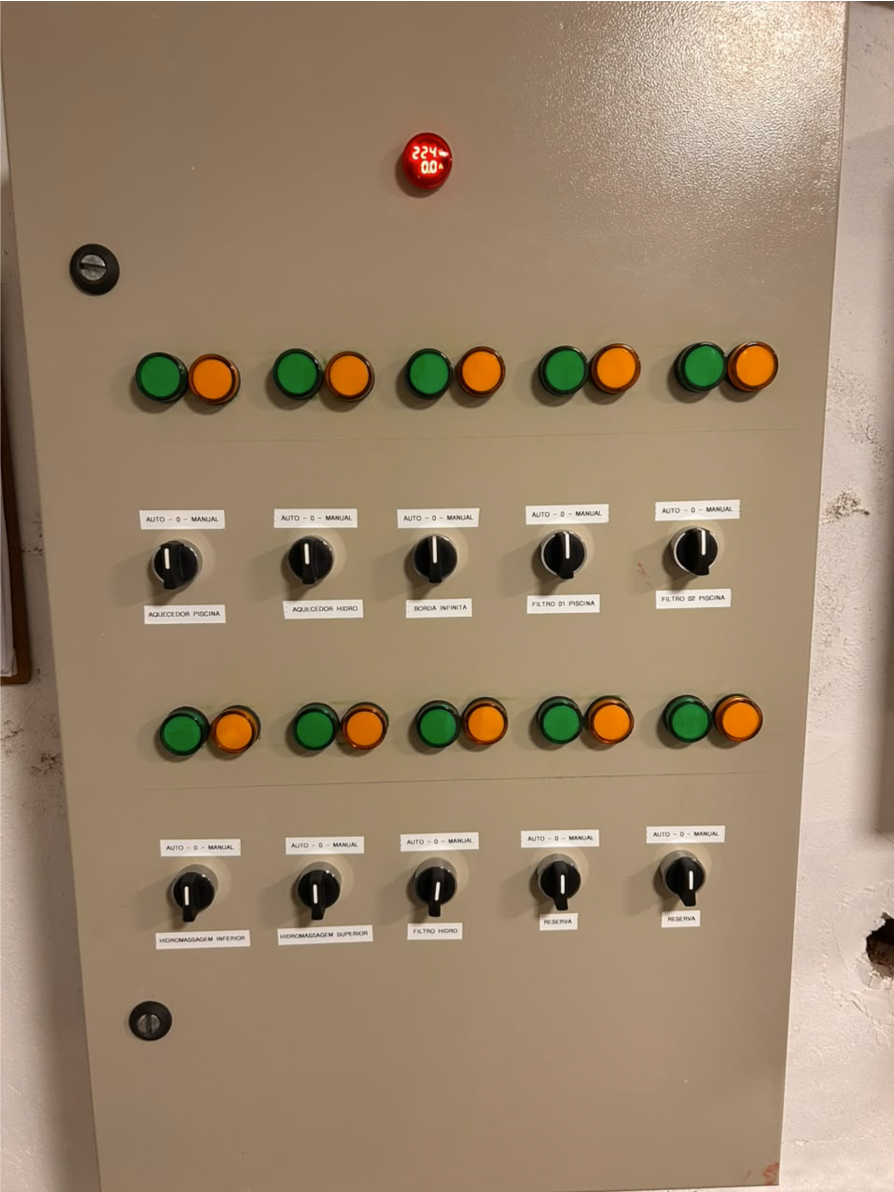 Painel de comando elétrico para equipamentos de piscina
